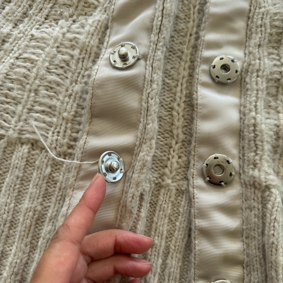 Guess Jeans Sweater - Picture 6 of 9